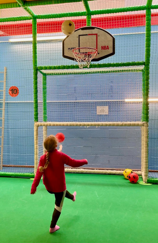 Little acorns soft play basket ball court