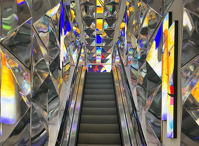 Frameless London elevator